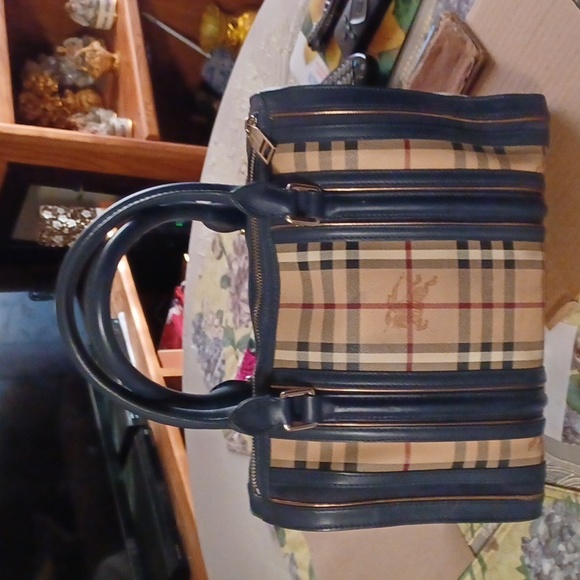 Authentic Burberry Bag - Picture 11 of 14